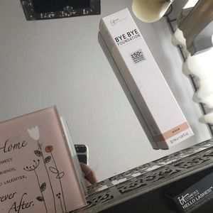 it cosmetics Makeup - It foundation in medium it cosmetics Makeup - It foundation in medium